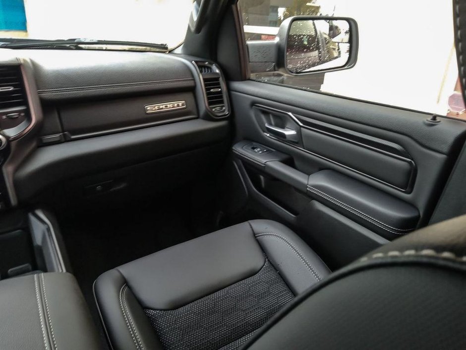 2025 Ram 1500 SPORT IN BRIGHT WHITE EQUIPPED WITH A 3.0L TWIN TURBO HURRICANE I6 , 4X4 , 8SPD AUTO , SPORT HOOD , PANORAMIC SUNROOF , 22INCH A-23