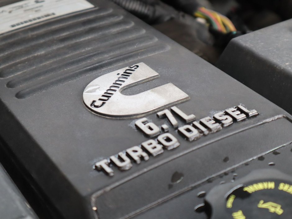 2019 Ram 3500 LARAMIE IN BRIGHT WHITE EQUIPPED WITH A 6.7L HO CUMMINS TURBO DIESEL I6 , 4X4 , 6SPD AISIN HD AUTO , LARAMIE LVL 2 , SPORT APPEA-32