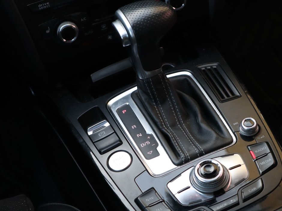 2016 Audi A4 PROGRESSIV PLUS IN WHITE EQUIPPED WITH A 2.0L TURBO I4 , QUATTRO AWD , 8SPD AUTO , LEATHER HEATED SEATS , SUNROOF , PREMIUM AUDI-23