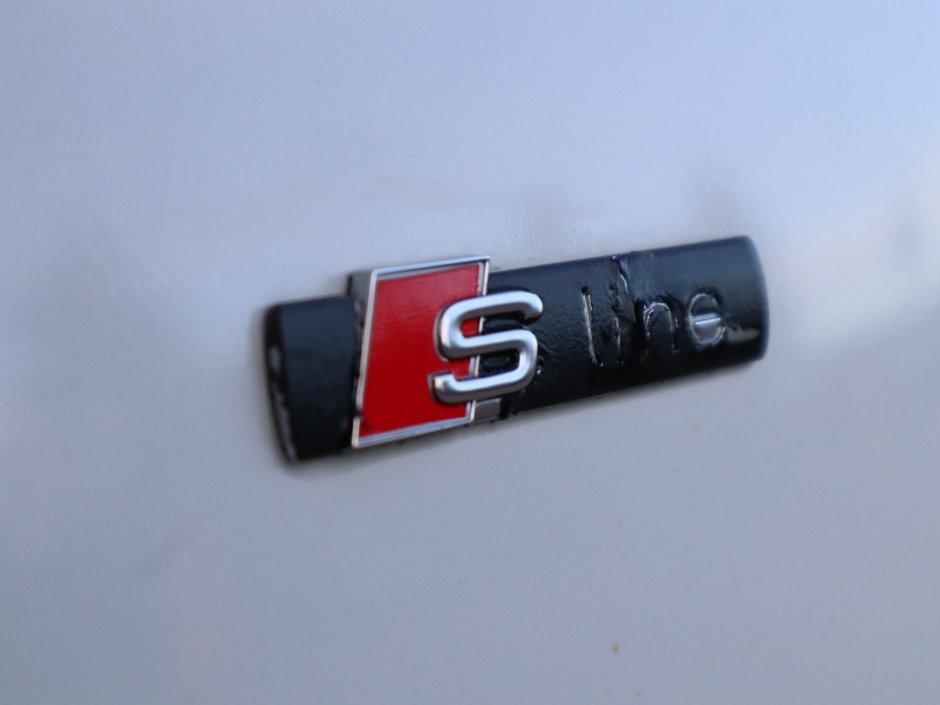 2016 Audi A4 PROGRESSIV PLUS IN WHITE EQUIPPED WITH A 2.0L TURBO I4 , QUATTRO AWD , 8SPD AUTO , LEATHER HEATED SEATS , SUNROOF , PREMIUM AUDI-11