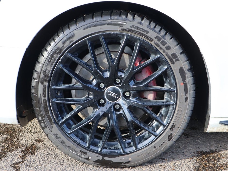 2016 Audi A4 PROGRESSIV PLUS IN WHITE EQUIPPED WITH A 2.0L TURBO I4 , QUATTRO AWD , 8SPD AUTO , LEATHER HEATED SEATS , SUNROOF , PREMIUM AUDI-4