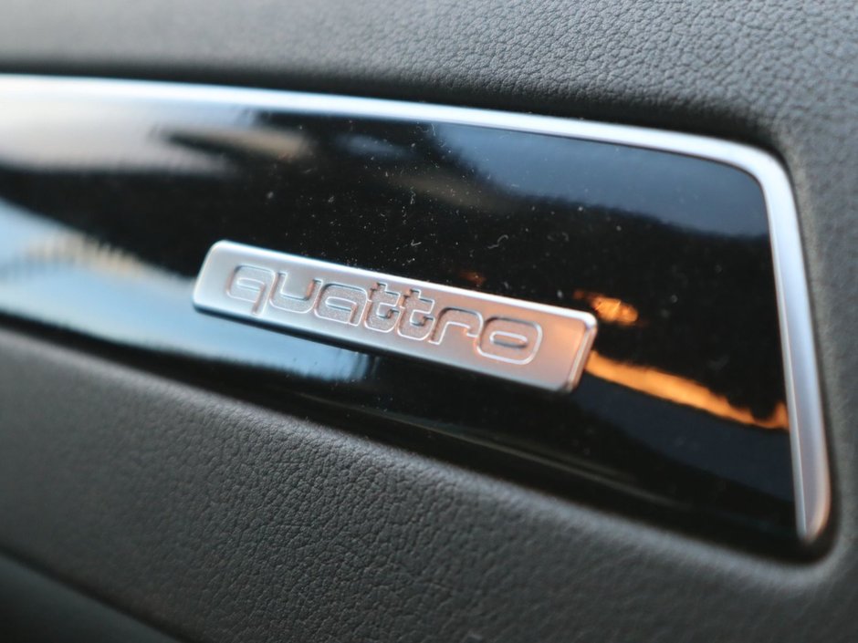 2016 Audi A4 PROGRESSIV PLUS IN WHITE EQUIPPED WITH A 2.0L TURBO I4 , QUATTRO AWD , 8SPD AUTO , LEATHER HEATED SEATS , SUNROOF , PREMIUM AUDI-20