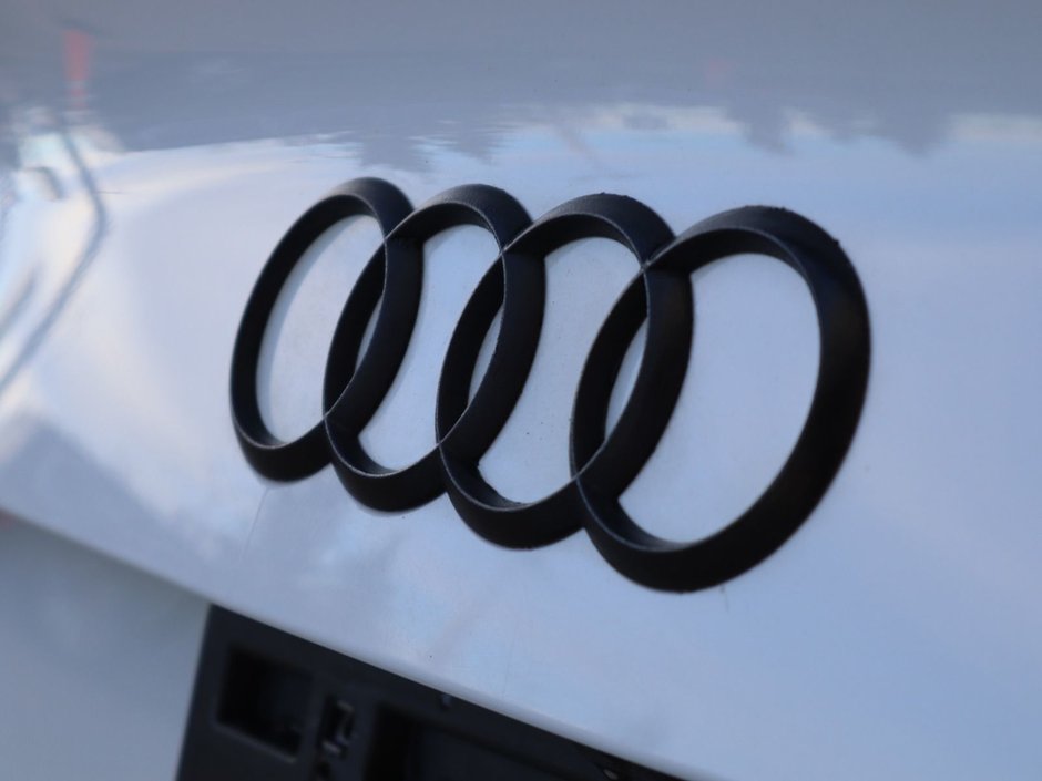 2016 Audi A4 PROGRESSIV PLUS IN WHITE EQUIPPED WITH A 2.0L TURBO I4 , QUATTRO AWD , 8SPD AUTO , LEATHER HEATED SEATS , SUNROOF , PREMIUM AUDI-12