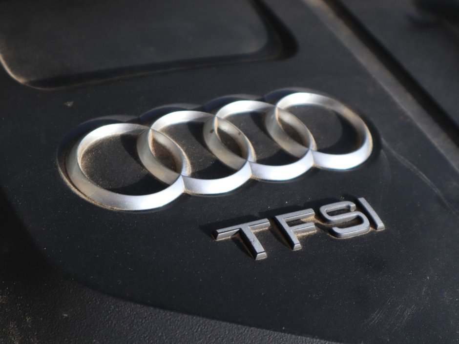 2016 Audi A4 PROGRESSIV PLUS IN WHITE EQUIPPED WITH A 2.0L TURBO I4 , QUATTRO AWD , 8SPD AUTO , LEATHER HEATED SEATS , SUNROOF , PREMIUM AUDI-28