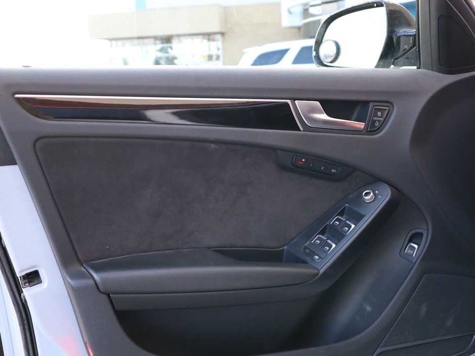 2016 Audi A4 PROGRESSIV PLUS IN WHITE EQUIPPED WITH A 2.0L TURBO I4 , QUATTRO AWD , 8SPD AUTO , LEATHER HEATED SEATS , SUNROOF , PREMIUM AUDI-14