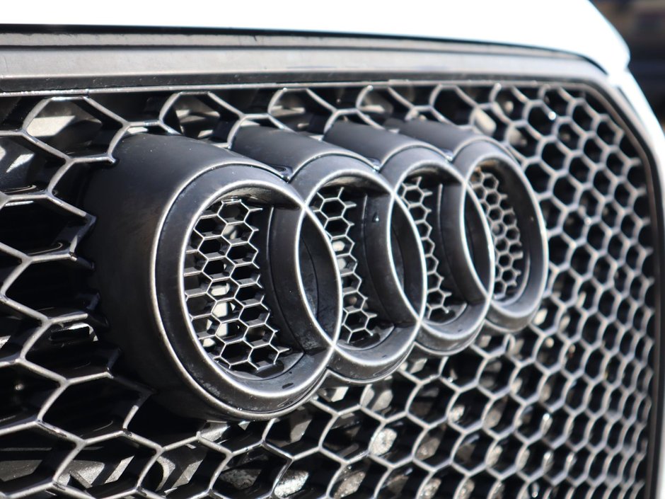 2016 Audi A4 PROGRESSIV PLUS IN WHITE EQUIPPED WITH A 2.0L TURBO I4 , QUATTRO AWD , 8SPD AUTO , LEATHER HEATED SEATS , SUNROOF , PREMIUM AUDI-2