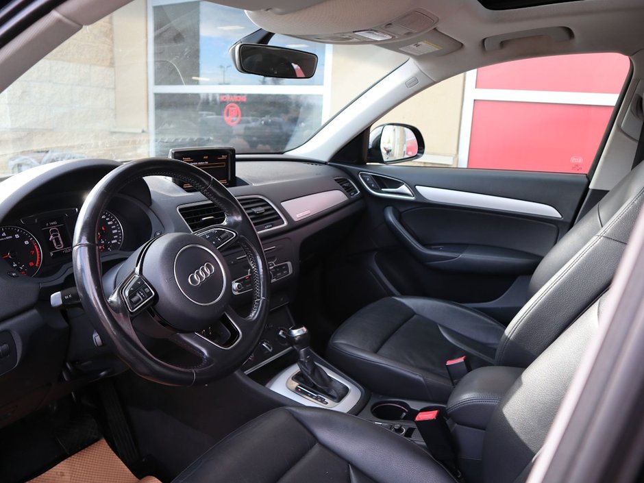 2017 Audi Q3 KOMFORT IN BLACK EQUIPPED WITH A 2.0L TURBO I4 , QUATTRO AWD , 6SPD AUTO , LEATHER HEATED SEATS , PREMIUM AUDIO , BACKUP CAM , D-14