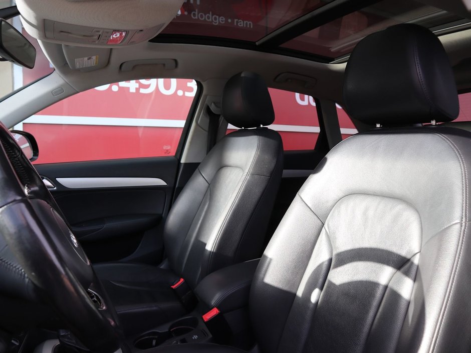 2017 Audi Q3 KOMFORT IN BLACK EQUIPPED WITH A 2.0L TURBO I4 , QUATTRO AWD , 6SPD AUTO , LEATHER HEATED SEATS , PREMIUM AUDIO , BACKUP CAM , D-16