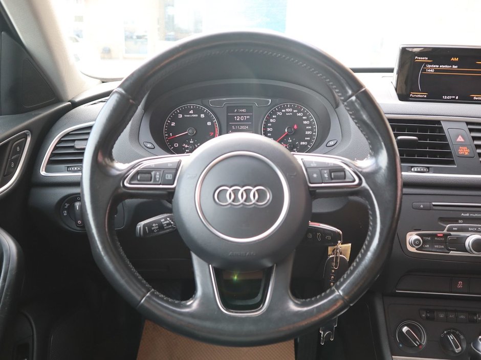 2017 Audi Q3 KOMFORT IN BLACK EQUIPPED WITH A 2.0L TURBO I4 , QUATTRO AWD , 6SPD AUTO , LEATHER HEATED SEATS , PREMIUM AUDIO , BACKUP CAM , D-25