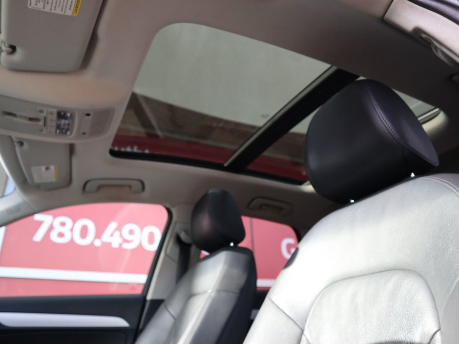 2017 Audi Q3 KOMFORT IN BLACK EQUIPPED WITH A 2.0L TURBO I4 , QUATTRO AWD , 6SPD AUTO , LEATHER HEATED SEATS , PREMIUM AUDIO , BACKUP CAM , D-17