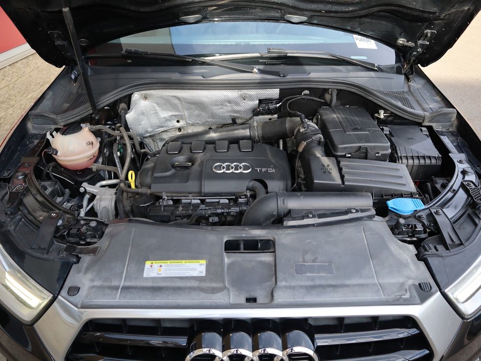 2017 Audi Q3 KOMFORT IN BLACK EQUIPPED WITH A 2.0L TURBO I4 , QUATTRO AWD , 6SPD AUTO , LEATHER HEATED SEATS , PREMIUM AUDIO , BACKUP CAM , D-28