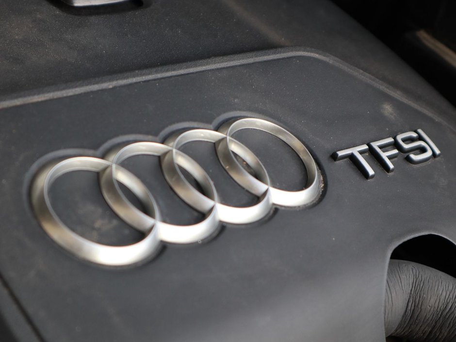 2017 Audi Q3 KOMFORT IN BLACK EQUIPPED WITH A 2.0L TURBO I4 , QUATTRO AWD , 6SPD AUTO , LEATHER HEATED SEATS , PREMIUM AUDIO , BACKUP CAM , D-29