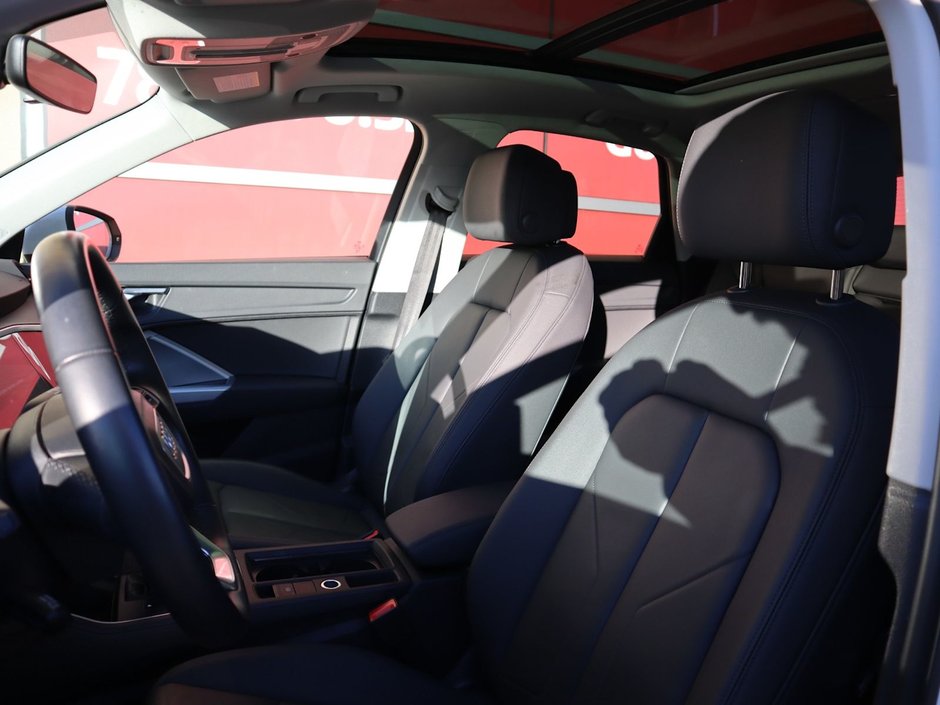 2024 Audi Q3 KOMFORT IN WHITE EQUIPPED WITH A 2.0L TURBO I4 , QUATTRO AWD , 8SPD AUTO , PANORAMIC SUNROOF , LEATHER HEATED SEATS + SW , PWR L-17