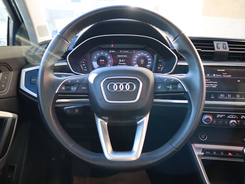 2024 Audi Q3 KOMFORT IN WHITE EQUIPPED WITH A 2.0L TURBO I4 , QUATTRO AWD , 8SPD AUTO , PANORAMIC SUNROOF , LEATHER HEATED SEATS + SW , PWR L-25