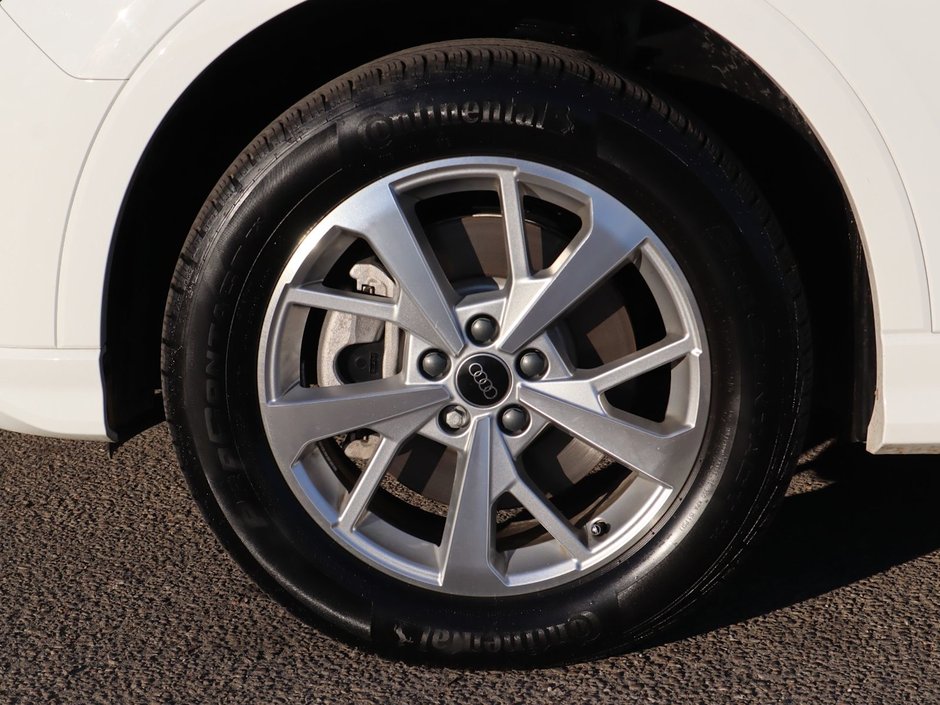 2024 Audi Q3 KOMFORT IN WHITE EQUIPPED WITH A 2.0L TURBO I4 , QUATTRO AWD , 8SPD AUTO , PANORAMIC SUNROOF , LEATHER HEATED SEATS + SW , PWR L-5