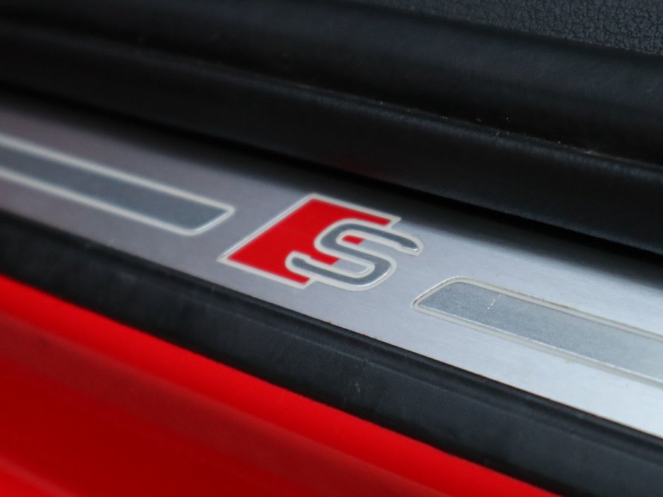 2018 Audi S4 SEDAN PROGRESSIV IN RED EQUIPPED WITH A 3.0L TURBO V6 , QUATTRO AWD , 8SPD AUTO , LEATHER HEATED SEATS , PREMIUM AUDIO , DUAL ZONE AC-18