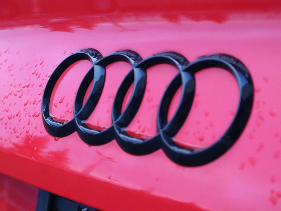 2018 Audi S4 SEDAN PROGRESSIV IN RED EQUIPPED WITH A 3.0L TURBO V6 , QUATTRO AWD , 8SPD AUTO , LEATHER HEATED SEATS , PREMIUM AUDIO , DUAL ZONE AC-12