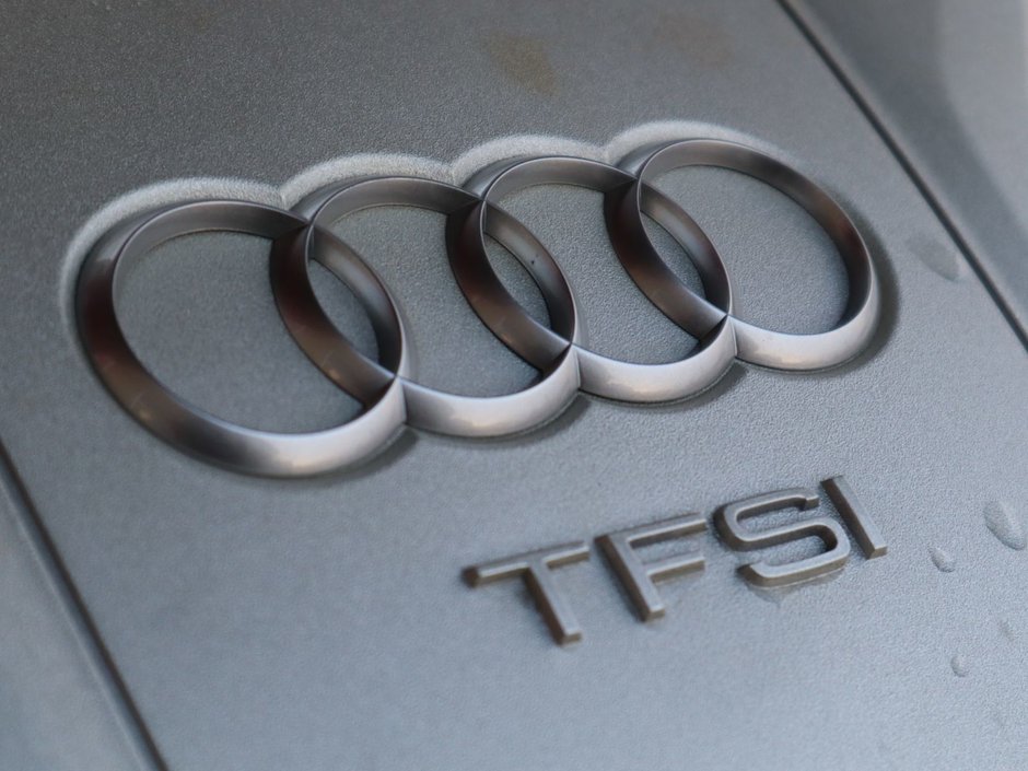 2018 Audi S4 SEDAN PROGRESSIV IN RED EQUIPPED WITH A 3.0L TURBO V6 , QUATTRO AWD , 8SPD AUTO , LEATHER HEATED SEATS , PREMIUM AUDIO , DUAL ZONE AC-30