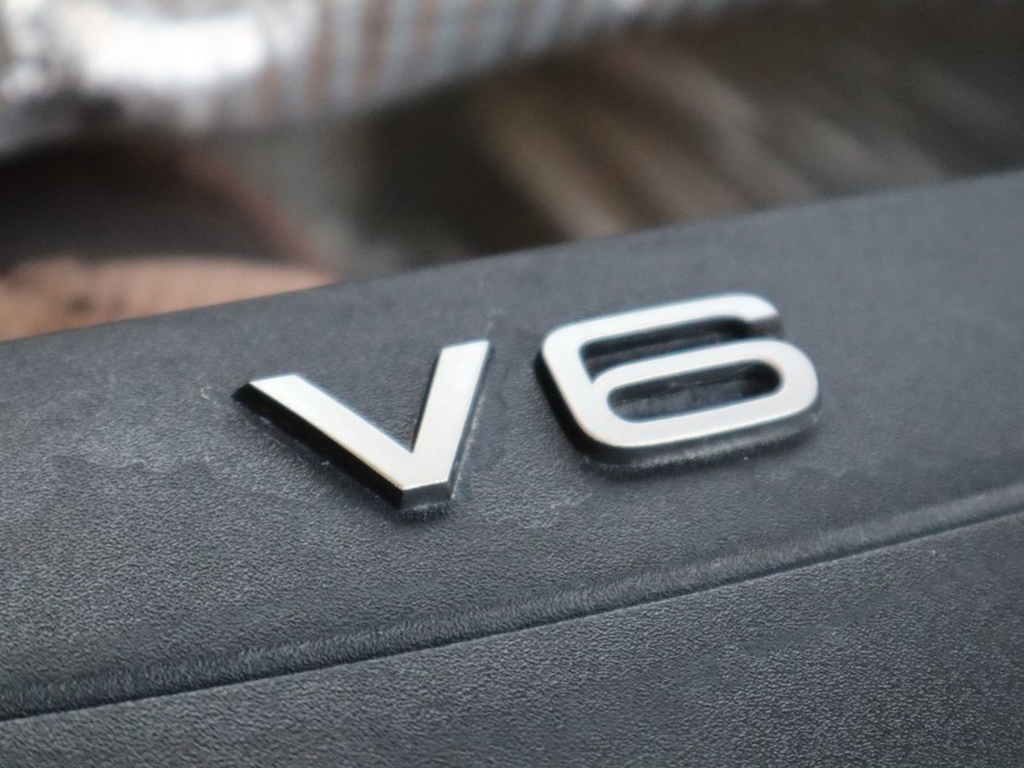 2018 Audi S4 SEDAN PROGRESSIV IN RED EQUIPPED WITH A 3.0L TURBO V6 , QUATTRO AWD , 8SPD AUTO , LEATHER HEATED SEATS , PREMIUM AUDIO , DUAL ZONE AC-31