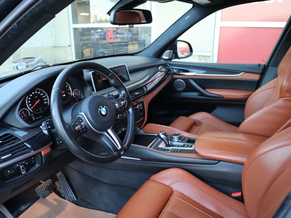 2016 BMW X5 M M IN BLACK EQUIPPED WITH A TWIN TURBO 4.4L V8 , AWD , 8SPD AUTO , QUATTRO EXHAUST , PREMIUM AUDIO , NAV , SUNROOF , DUAL ZONE AC-14