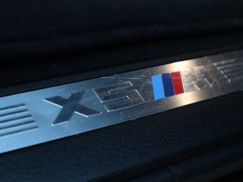 2016 BMW X5 M M IN BLACK EQUIPPED WITH A TWIN TURBO 4.4L V8 , AWD , 8SPD AUTO , QUATTRO EXHAUST , PREMIUM AUDIO , NAV , SUNROOF , DUAL ZONE AC-24