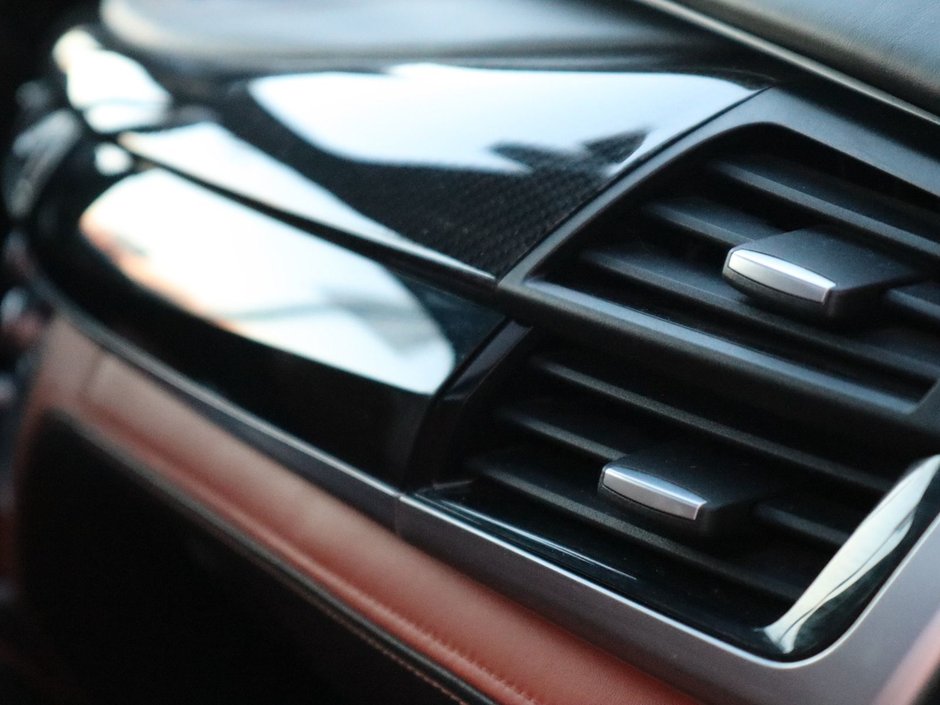 2016 BMW X5 M M IN BLACK EQUIPPED WITH A TWIN TURBO 4.4L V8 , AWD , 8SPD AUTO , QUATTRO EXHAUST , PREMIUM AUDIO , NAV , SUNROOF , DUAL ZONE AC-23