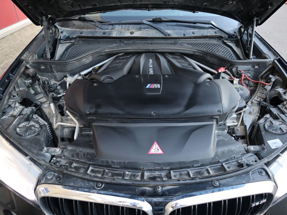 2016 BMW X5 M M IN BLACK EQUIPPED WITH A TWIN TURBO 4.4L V8 , AWD , 8SPD AUTO , QUATTRO EXHAUST , PREMIUM AUDIO , NAV , SUNROOF , DUAL ZONE AC-32