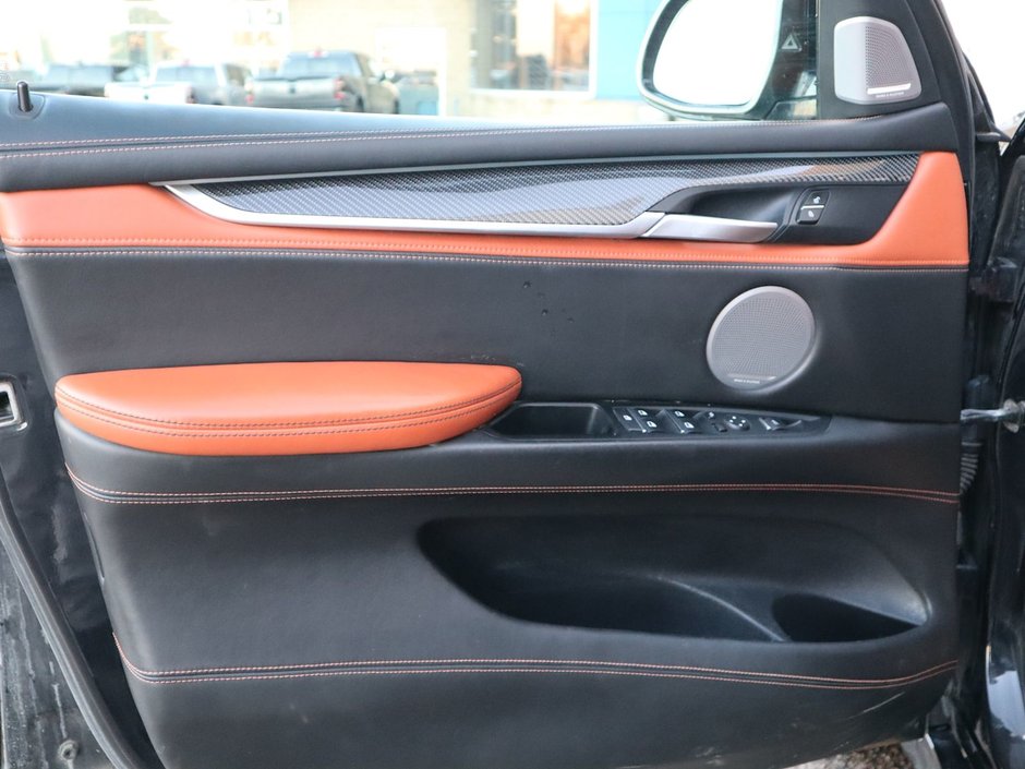 2016 BMW X5 M M IN BLACK EQUIPPED WITH A TWIN TURBO 4.4L V8 , AWD , 8SPD AUTO , QUATTRO EXHAUST , PREMIUM AUDIO , NAV , SUNROOF , DUAL ZONE AC-15