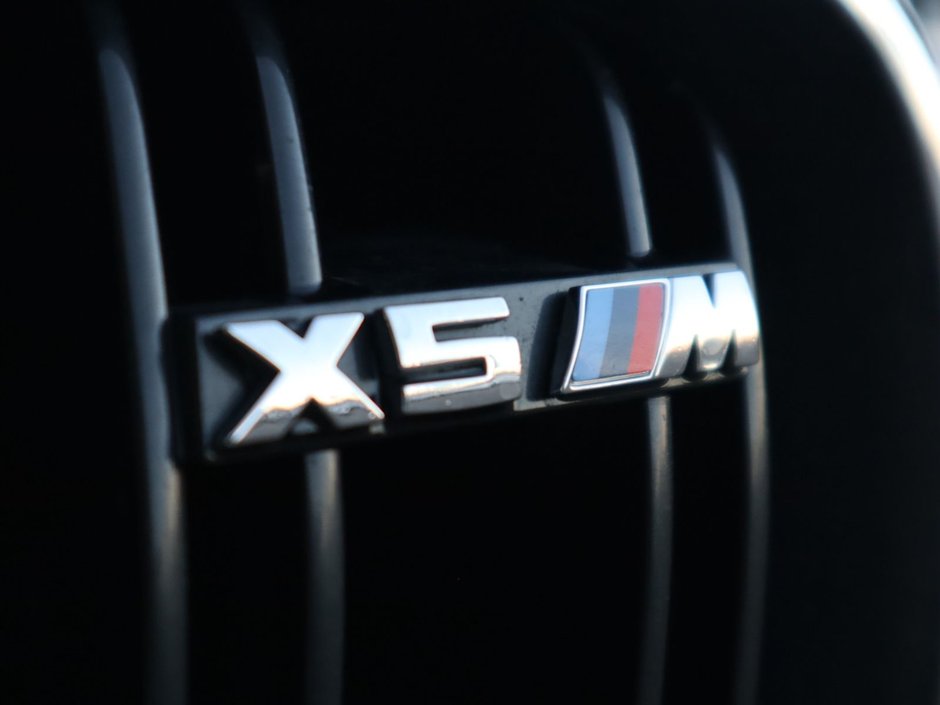 2016 BMW X5 M M IN BLACK EQUIPPED WITH A TWIN TURBO 4.4L V8 , AWD , 8SPD AUTO , QUATTRO EXHAUST , PREMIUM AUDIO , NAV , SUNROOF , DUAL ZONE AC-3