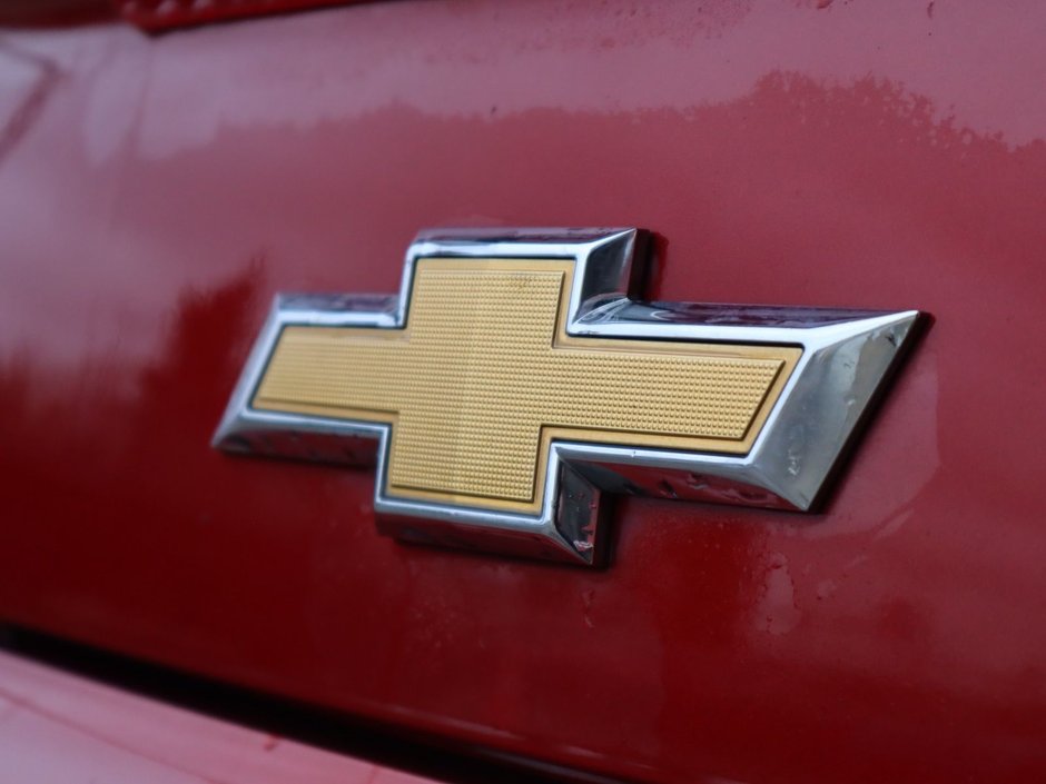 2015 Chevrolet Camaro SS IN RED EQUIPPED WITH A 6.2L V8 , FWD , AUTO TRANSMISSION , DUAL EXHAUST , LEATHER HEATED BUCKET SEATS , SUNROOF , PREMIUM BOS-13