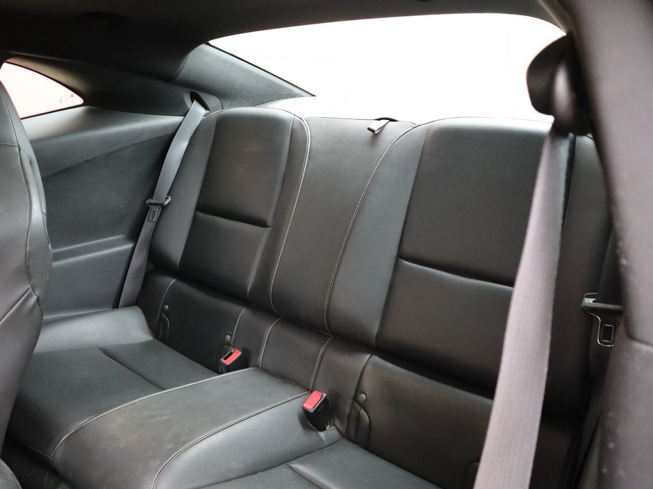 2015 Chevrolet Camaro SS IN RED EQUIPPED WITH A 6.2L V8 , FWD , AUTO TRANSMISSION , DUAL EXHAUST , LEATHER HEATED BUCKET SEATS , SUNROOF , PREMIUM BOS-21