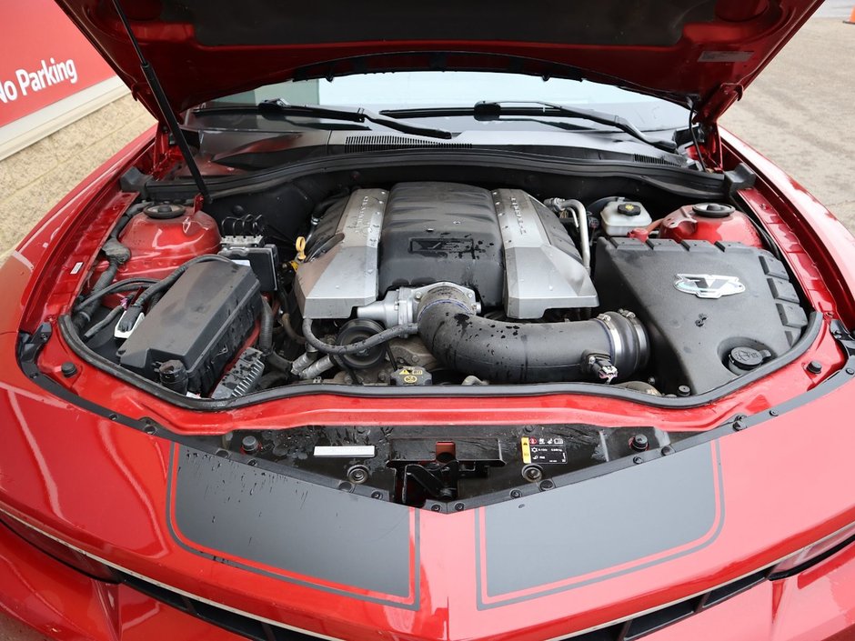 2015 Chevrolet Camaro SS IN RED EQUIPPED WITH A 6.2L V8 , FWD , AUTO TRANSMISSION , DUAL EXHAUST , LEATHER HEATED BUCKET SEATS , SUNROOF , PREMIUM BOS-27