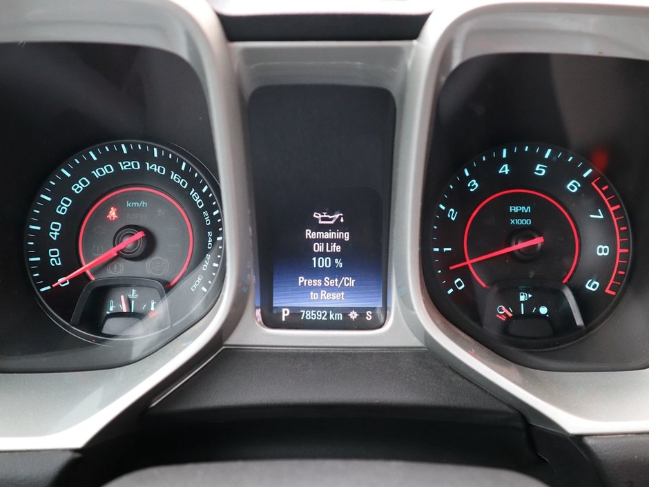 2015 Chevrolet Camaro SS IN RED EQUIPPED WITH A 6.2L V8 , FWD , AUTO TRANSMISSION , DUAL EXHAUST , LEATHER HEATED BUCKET SEATS , SUNROOF , PREMIUM BOS-24