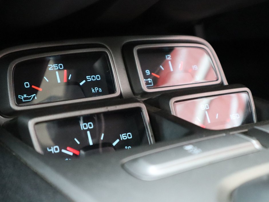 2015 Chevrolet Camaro SS IN RED EQUIPPED WITH A 6.2L V8 , FWD , AUTO TRANSMISSION , DUAL EXHAUST , LEATHER HEATED BUCKET SEATS , SUNROOF , PREMIUM BOS-25