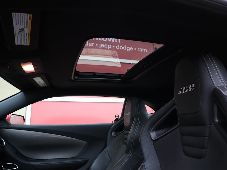 2015 Chevrolet Camaro SS IN RED EQUIPPED WITH A 6.2L V8 , FWD , AUTO TRANSMISSION , DUAL EXHAUST , LEATHER HEATED BUCKET SEATS , SUNROOF , PREMIUM BOS-20