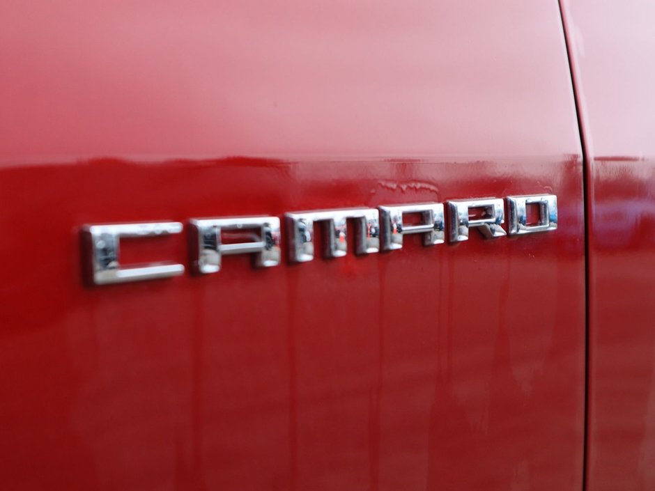 2015 Chevrolet Camaro SS IN RED EQUIPPED WITH A 6.2L V8 , FWD , AUTO TRANSMISSION , DUAL EXHAUST , LEATHER HEATED BUCKET SEATS , SUNROOF , PREMIUM BOS-12