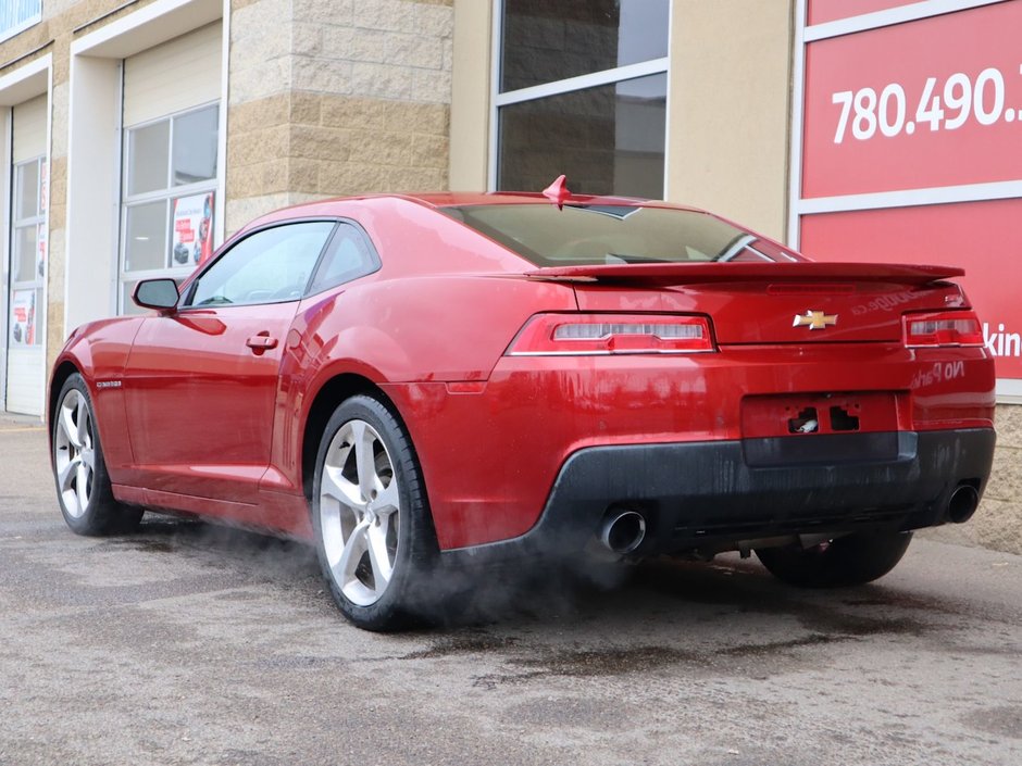 2015 Chevrolet Camaro SS IN RED EQUIPPED WITH A 6.2L V8 , FWD , AUTO TRANSMISSION , DUAL EXHAUST , LEATHER HEATED BUCKET SEATS , SUNROOF , PREMIUM BOS-8