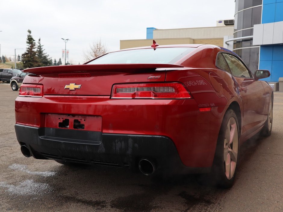 2015 Chevrolet Camaro SS IN RED EQUIPPED WITH A 6.2L V8 , FWD , AUTO TRANSMISSION , DUAL EXHAUST , LEATHER HEATED BUCKET SEATS , SUNROOF , PREMIUM BOS-10