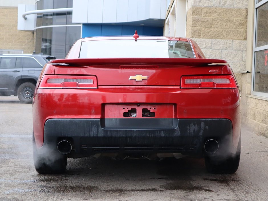 2015 Chevrolet Camaro SS IN RED EQUIPPED WITH A 6.2L V8 , FWD , AUTO TRANSMISSION , DUAL EXHAUST , LEATHER HEATED BUCKET SEATS , SUNROOF , PREMIUM BOS-9
