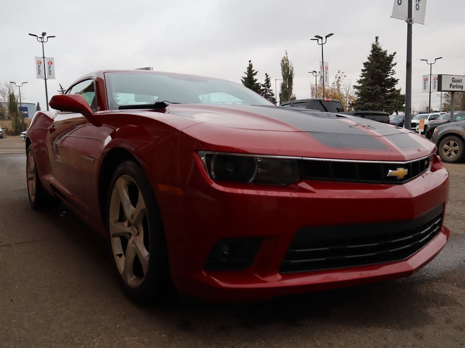 2015 Chevrolet Camaro SS IN RED EQUIPPED WITH A 6.2L V8 , FWD , AUTO TRANSMISSION , DUAL EXHAUST , LEATHER HEATED BUCKET SEATS , SUNROOF , PREMIUM BOS-11