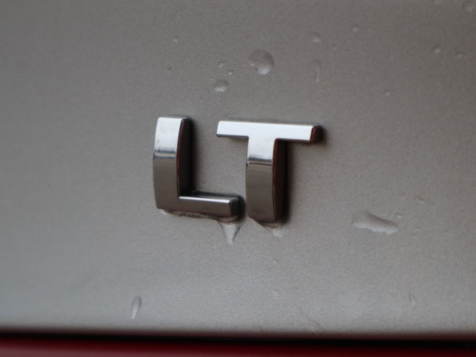 2022 Chevrolet Malibu LT IN SILVER EQUIPPED WITH A 1.5L TURBO I4 , FWD , CVT AUTO , HEATED FRONT SEATS , DUAL ZONE AC , BACKUP CAM , SW CONTROLS , BLU-14