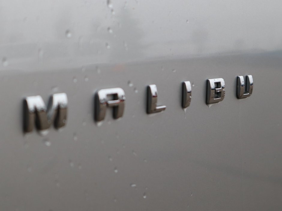 2022 Chevrolet Malibu LT IN SILVER EQUIPPED WITH A 1.5L TURBO I4 , FWD , CVT AUTO , HEATED FRONT SEATS , DUAL ZONE AC , BACKUP CAM , SW CONTROLS , BLU-11