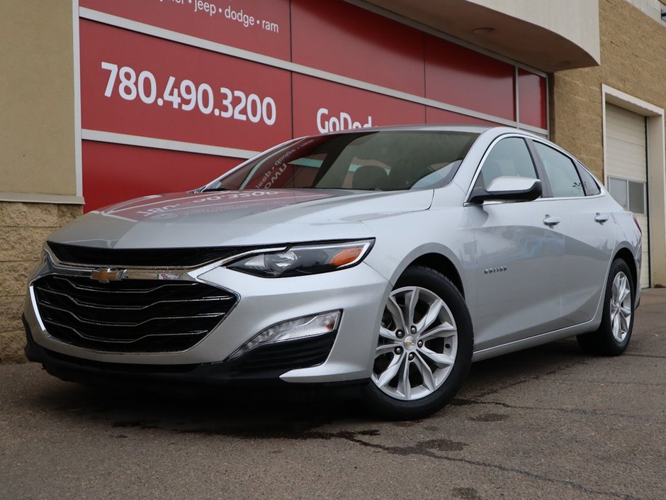 2022 Chevrolet Malibu LT IN SILVER EQUIPPED WITH A 1.5L TURBO I4 , FWD , CVT AUTO , HEATED FRONT SEATS , DUAL ZONE AC , BACKUP CAM , SW CONTROLS , BLU-0