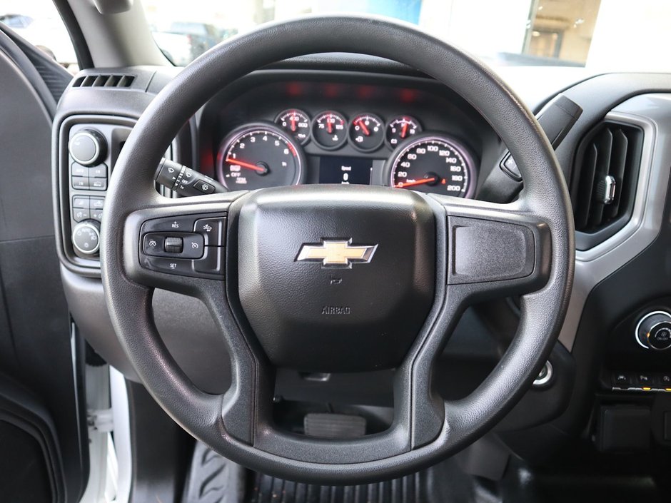 2022 Chevrolet Silverado 1500 WORK TRUCK IN WHITE EQUIPPED WITH A 5.3L VORTEC V8 , 4X4 , AUTO TRANSMISSION , REG CAB , AC , CRUISE , PWR LOCKS/WINDOWS , BACKU-21