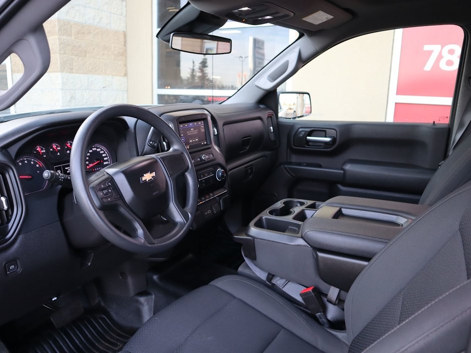 2022 Chevrolet Silverado 1500 WORK TRUCK IN WHITE EQUIPPED WITH A 5.3L VORTEC V8 , 4X4 , AUTO TRANSMISSION , REG CAB , AC , CRUISE , PWR LOCKS/WINDOWS , BACKU-16