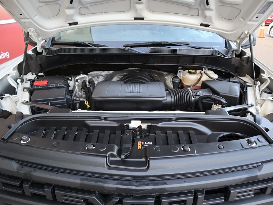 2022 Chevrolet Silverado 1500 WORK TRUCK IN WHITE EQUIPPED WITH A 5.3L VORTEC V8 , 4X4 , AUTO TRANSMISSION , REG CAB , AC , CRUISE , PWR LOCKS/WINDOWS , BACKU-24