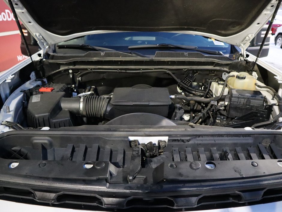 2021 Chevrolet Silverado 2500HD CUSTOM IN SUMMIT WHITE EQUIPPED WITH A 6.6L V8 , 6SPD AUTO , 4X4 , BLACK ACCENTS , CUSTOME VALUE PCKG , REMOTE START , TRAILER M-27