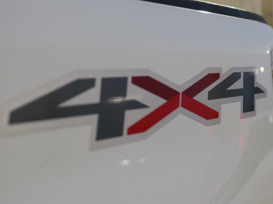 2021 Chevrolet Silverado 2500HD CUSTOM IN SUMMIT WHITE EQUIPPED WITH A 6.6L V8 , 6SPD AUTO , 4X4 , BLACK ACCENTS , CUSTOME VALUE PCKG , REMOTE START , TRAILER M-13