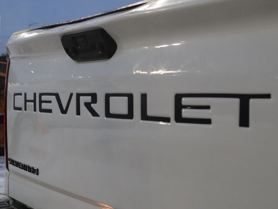 2021 Chevrolet Silverado 2500HD CUSTOM IN SUMMIT WHITE EQUIPPED WITH A 6.6L V8 , 6SPD AUTO , 4X4 , BLACK ACCENTS , CUSTOME VALUE PCKG , REMOTE START , TRAILER M-14