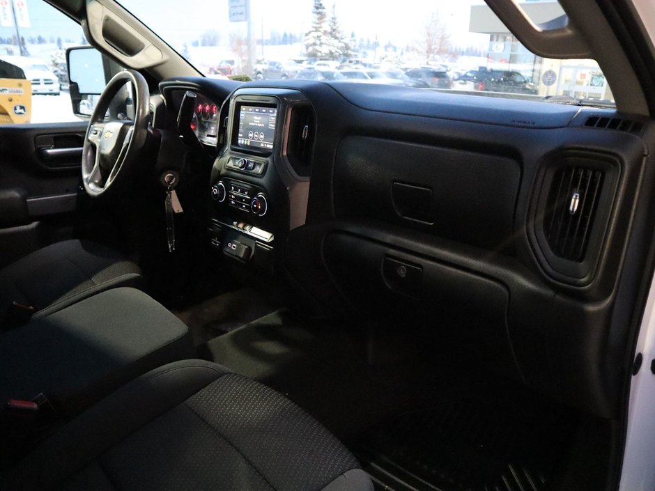 2021 Chevrolet Silverado 2500HD CUSTOM IN SUMMIT WHITE EQUIPPED WITH A 6.6L V8 , 6SPD AUTO , 4X4 , BLACK ACCENTS , CUSTOME VALUE PCKG , REMOTE START , TRAILER M-21